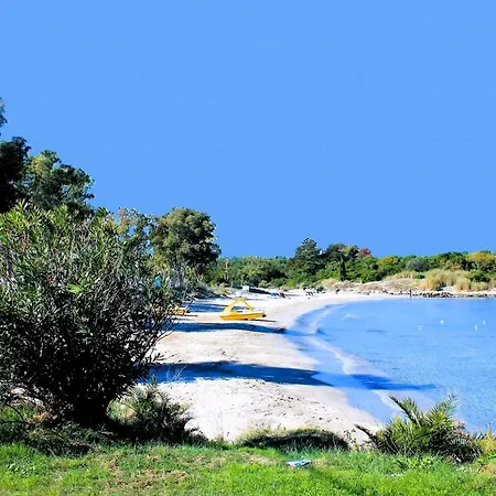 Geraeumige Mit Zwei Schlafzimmern In Der Naehe Des Sandstrandes Peritheia
