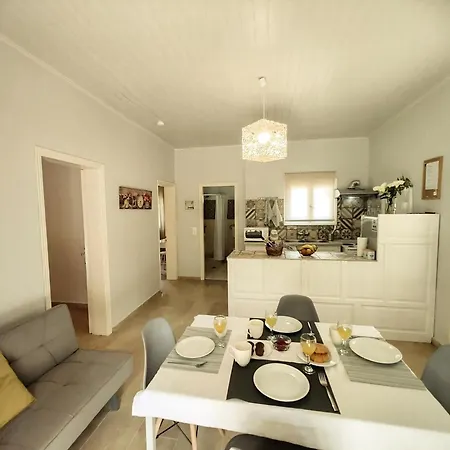 Apartment Geraeumige Mit Zwei Schlafzimmern In Der Naehe Des Sandstrandes Peritheia